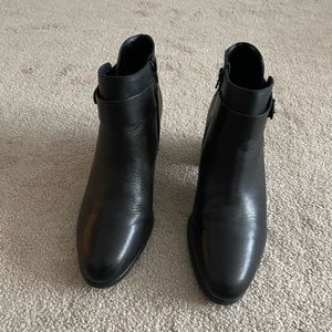 Naturalizer Bootie, Leather Upper, Side Zipper Rubber Sole rubber.  2.25” Heel